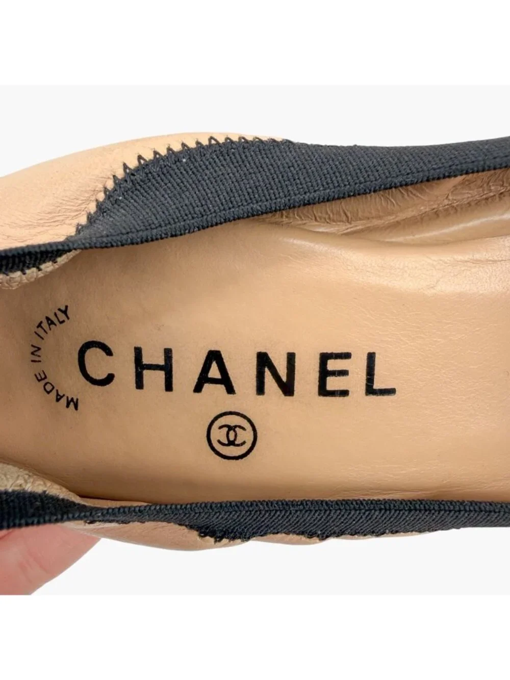 Chanel Beige Black Cap Toe CC Leather Pumps Heels Size 40 US 9-9.5 Stretch